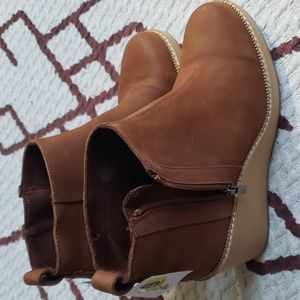 BNWT Toms Wedge Heel Booties, Water Resistant Oiled Nubuck, W9